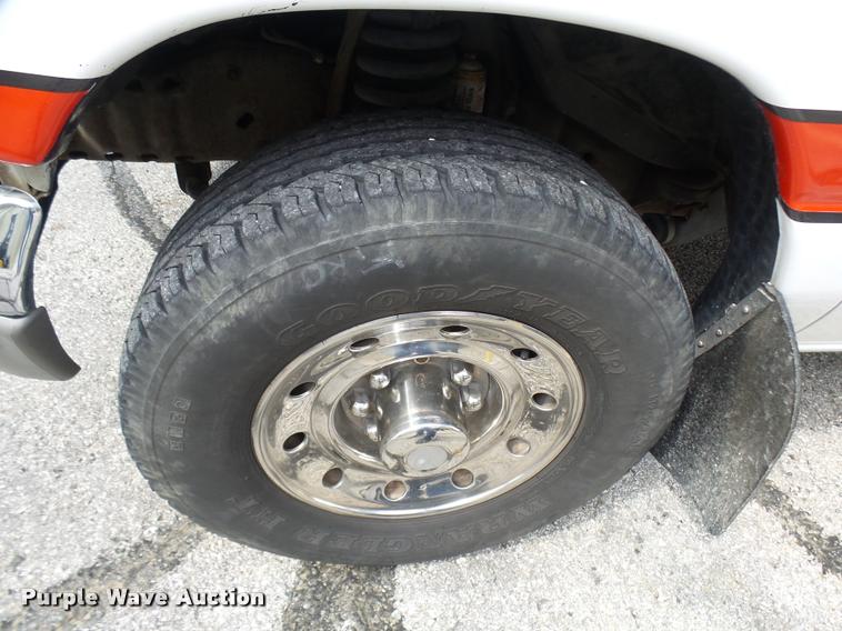 image for item K1789 1993 Ford Econoline E350 ambulance