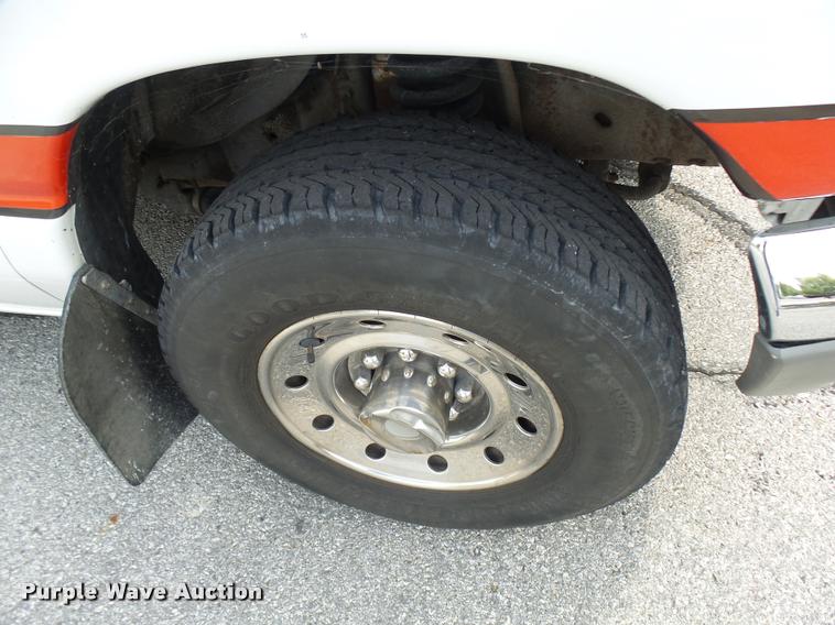 image for item K1789 1993 Ford Econoline E350 ambulance