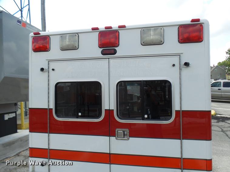 image for item K1789 1993 Ford Econoline E350 ambulance