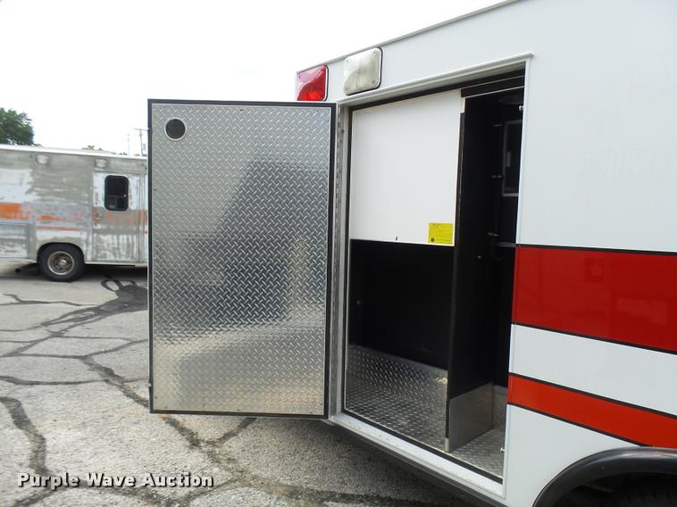 image for item K1789 1993 Ford Econoline E350 ambulance