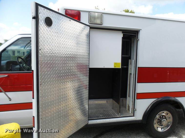 image for item K1789 1993 Ford Econoline E350 ambulance