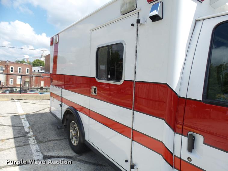 image for item K1789 1993 Ford Econoline E350 ambulance