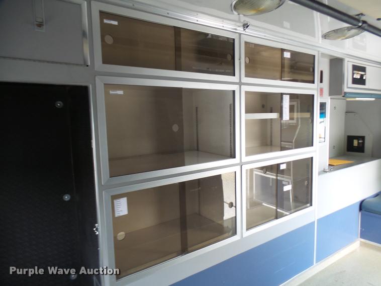 image for item K1789 1993 Ford Econoline E350 ambulance