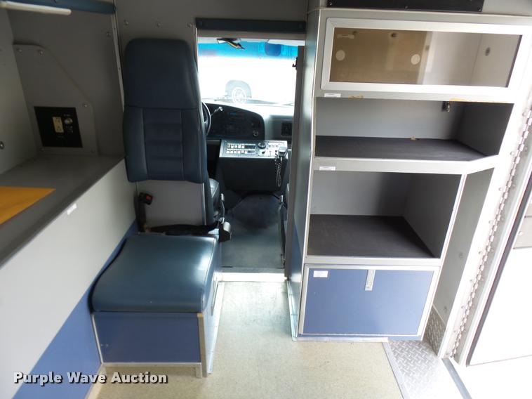 image for item K1789 1993 Ford Econoline E350 ambulance