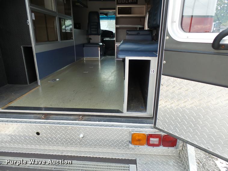 image for item K1789 1993 Ford Econoline E350 ambulance
