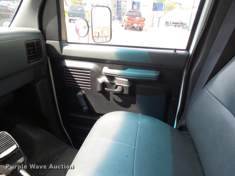 image for item K1789 1993 Ford Econoline E350 ambulance