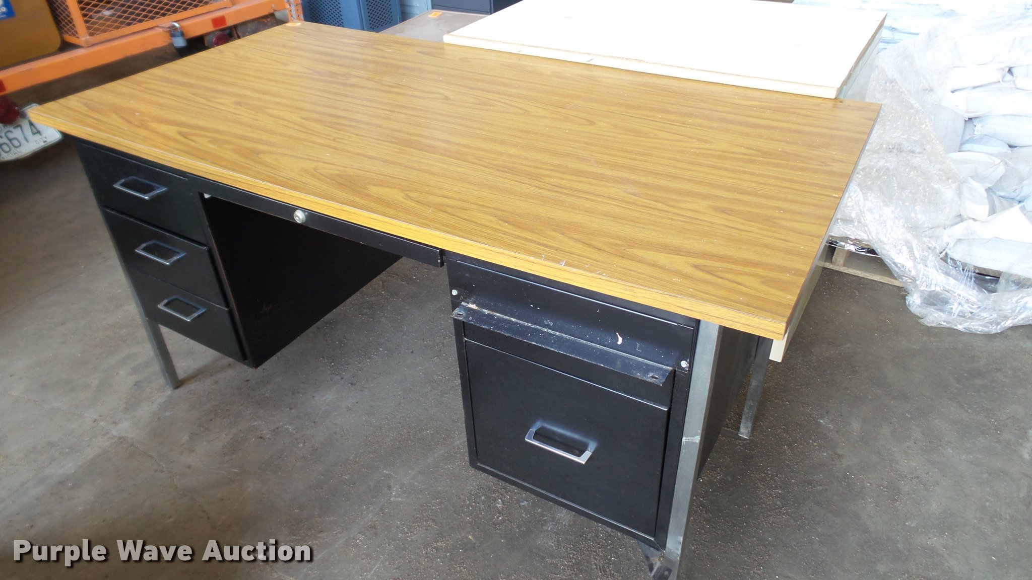 Office furniture in Muscatine, IA Item DA1224 for sale Purple Wave