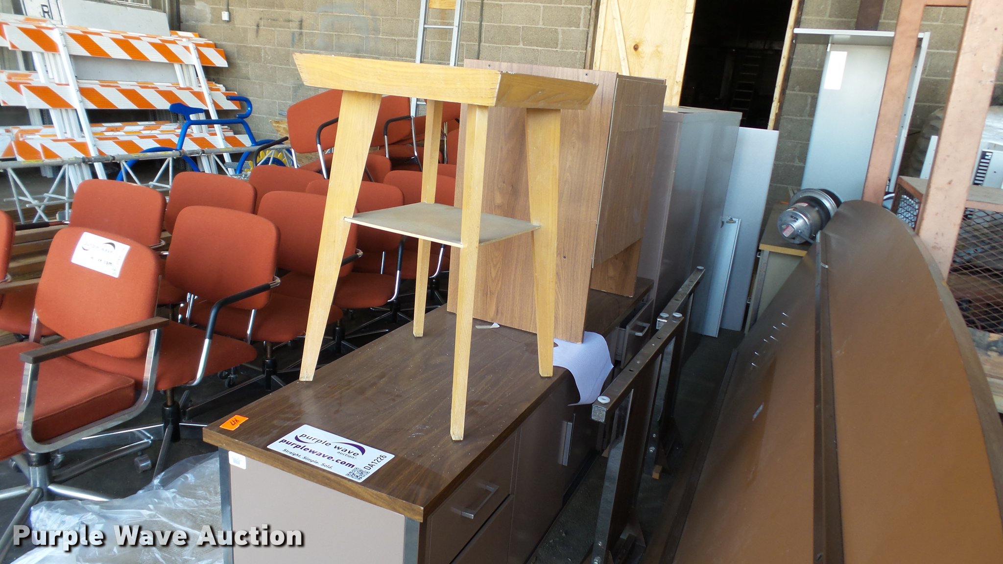 Office furniture in Muscatine, IA Item DA1226 for sale Purple Wave