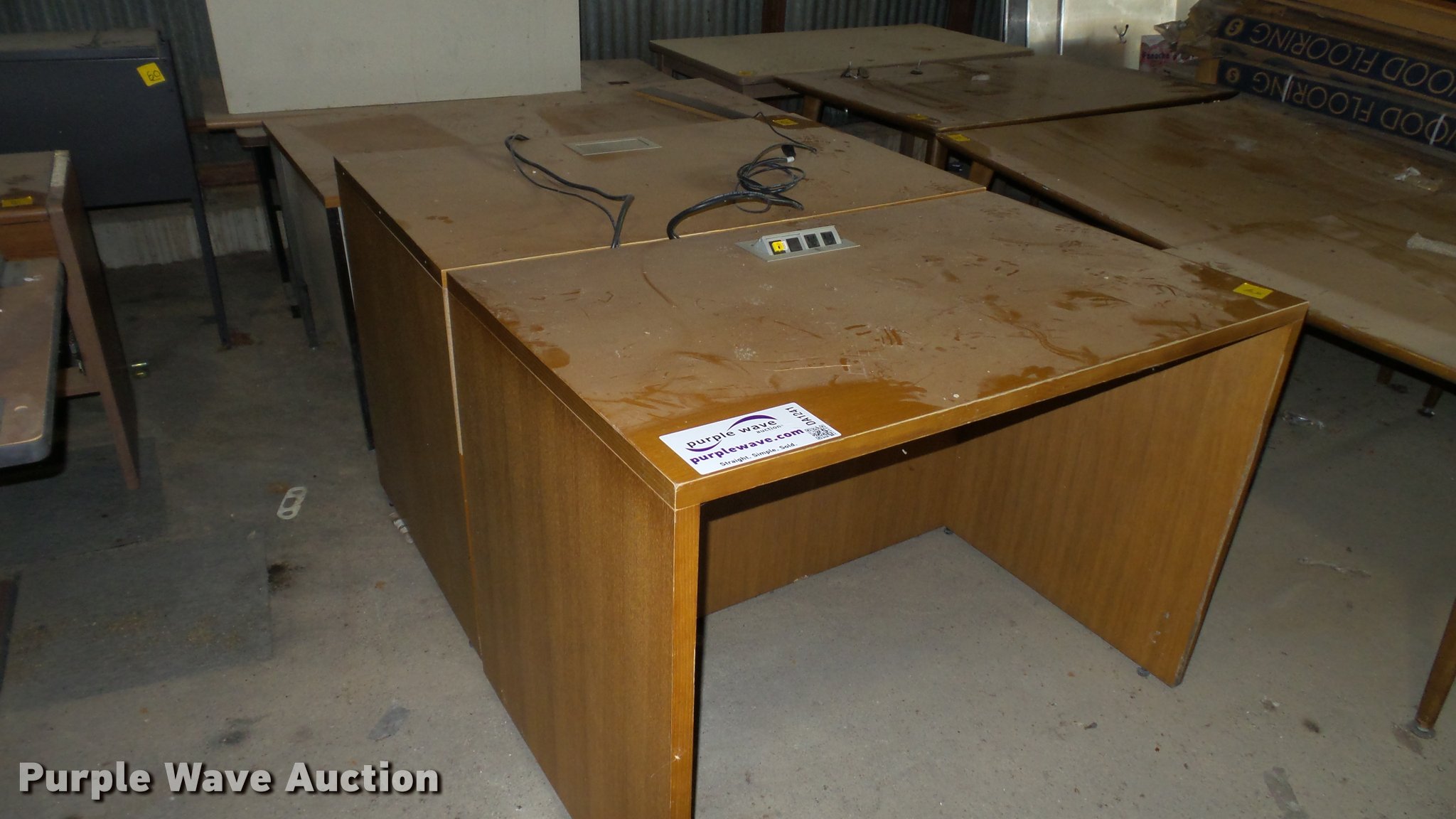 Office furniture in Muscatine, IA Item DA1241 for sale Purple Wave