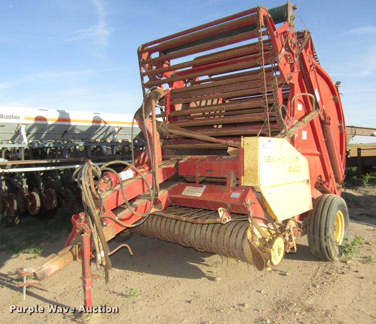 image for item DA3125 New Holland 850 round baler