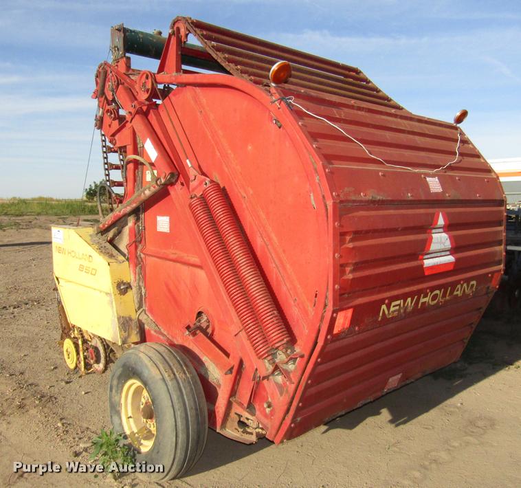 image for item DA3125 New Holland 850 round baler