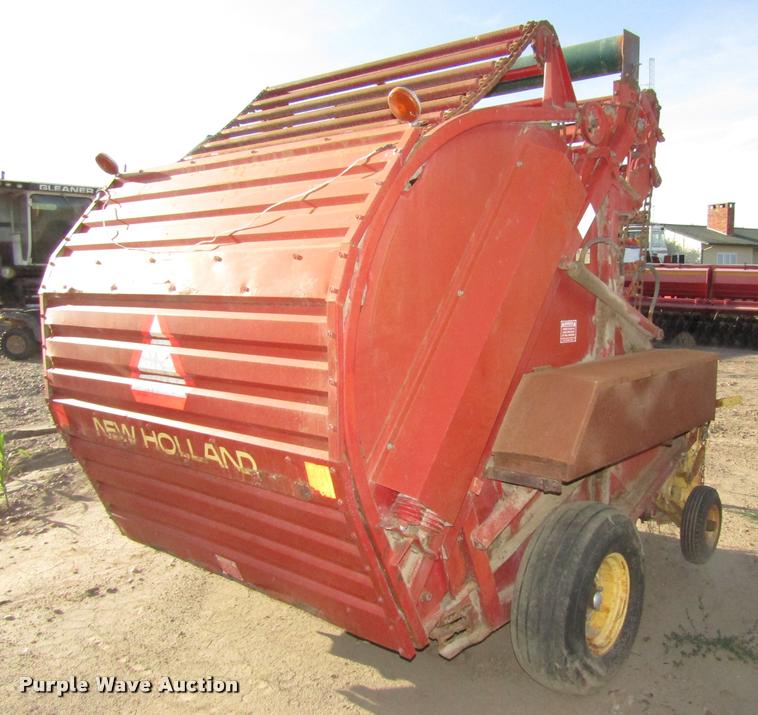 image for item DA3125 New Holland 850 round baler