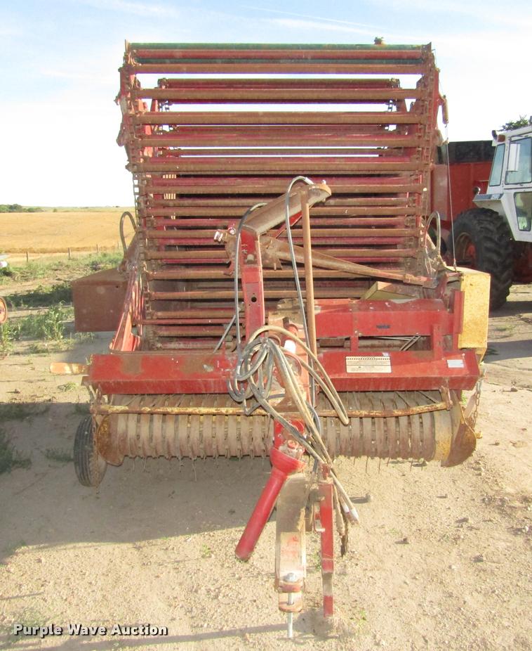 image for item DA3125 New Holland 850 round baler