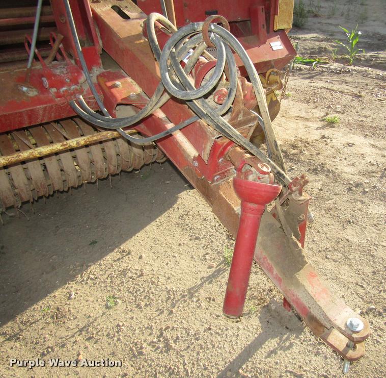 image for item DA3125 New Holland 850 round baler