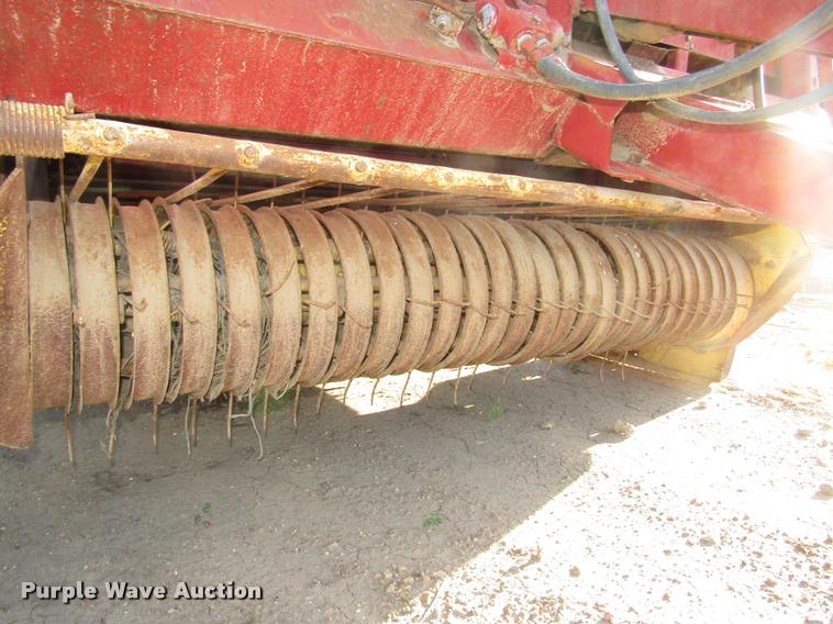 image for item DA3125 New Holland 850 round baler