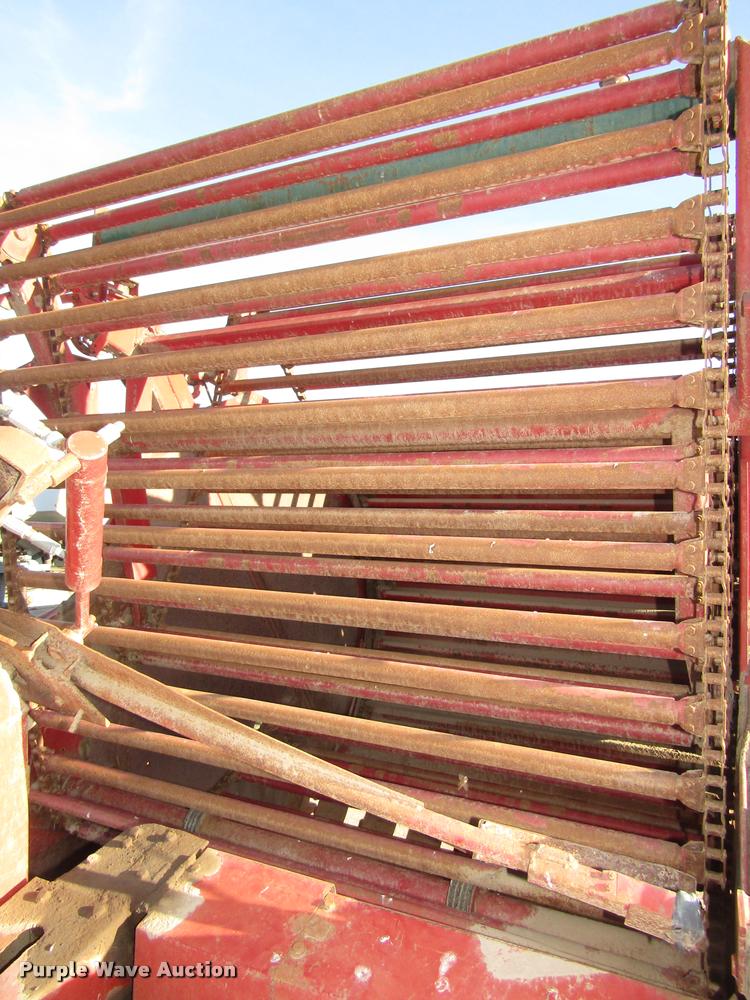 image for item DA3125 New Holland 850 round baler