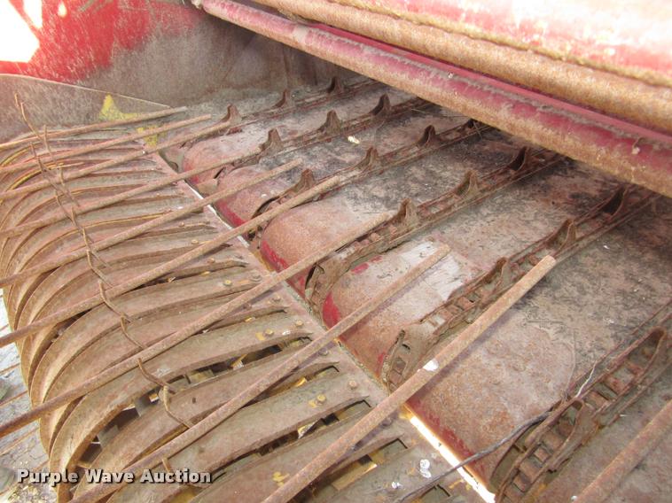 image for item DA3125 New Holland 850 round baler