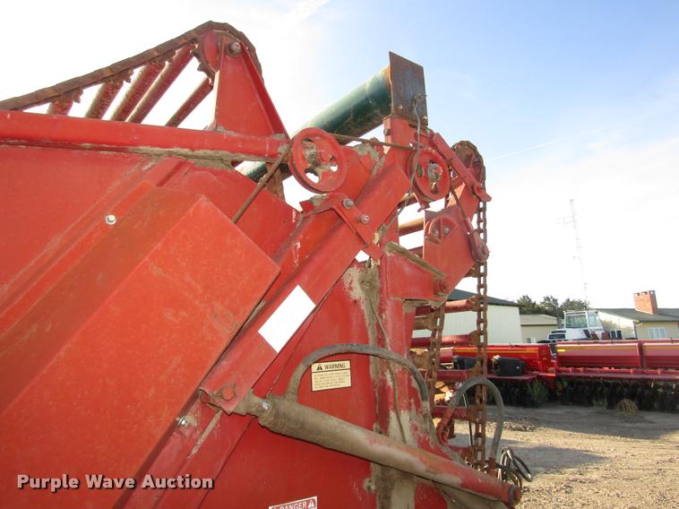 image for item DA3125 New Holland 850 round baler