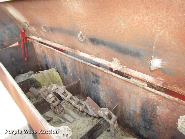 image for item DA3125 New Holland 850 round baler