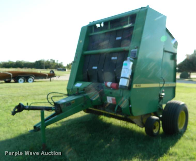 image for item DB1131 1988 John Deere 530 round baler
