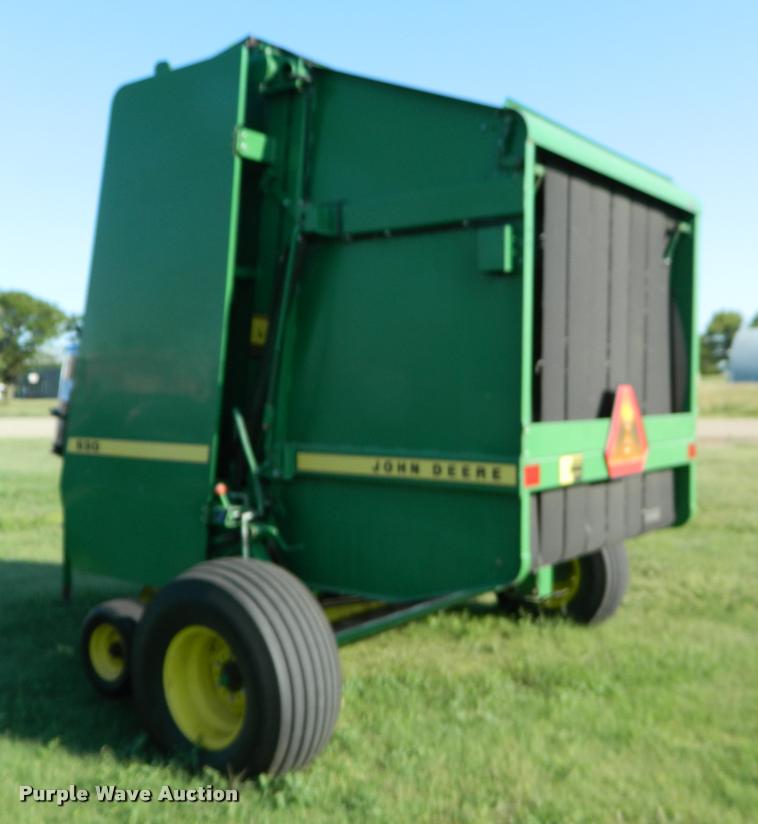 image for item DB1131 1988 John Deere 530 round baler