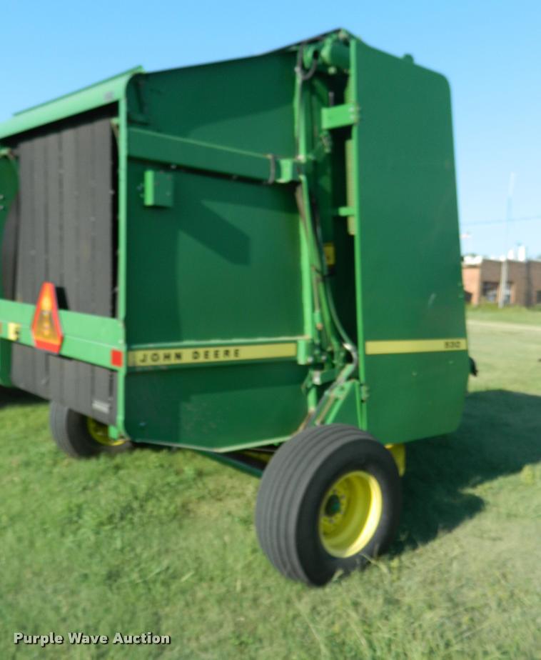 image for item DB1131 1988 John Deere 530 round baler