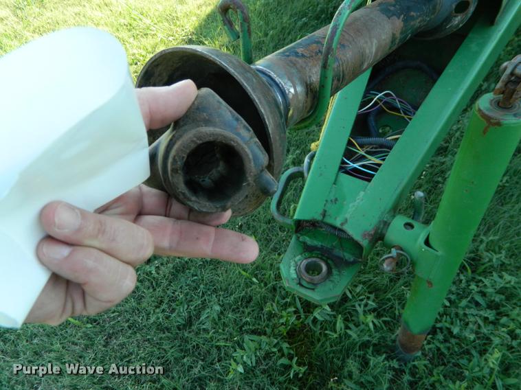 image for item DB1131 1988 John Deere 530 round baler