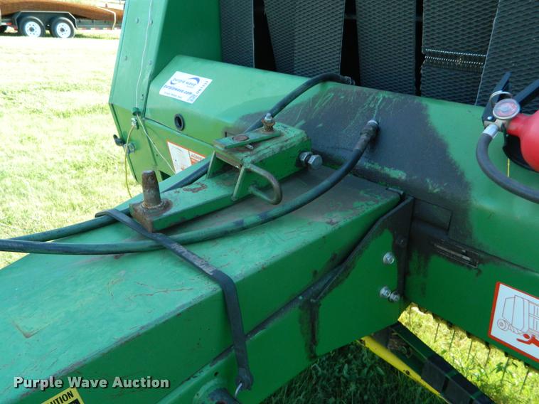image for item DB1131 1988 John Deere 530 round baler