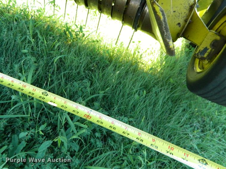 image for item DB1131 1988 John Deere 530 round baler