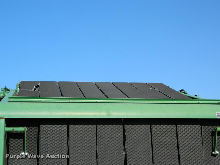 image for item DB1131 1988 John Deere 530 round baler