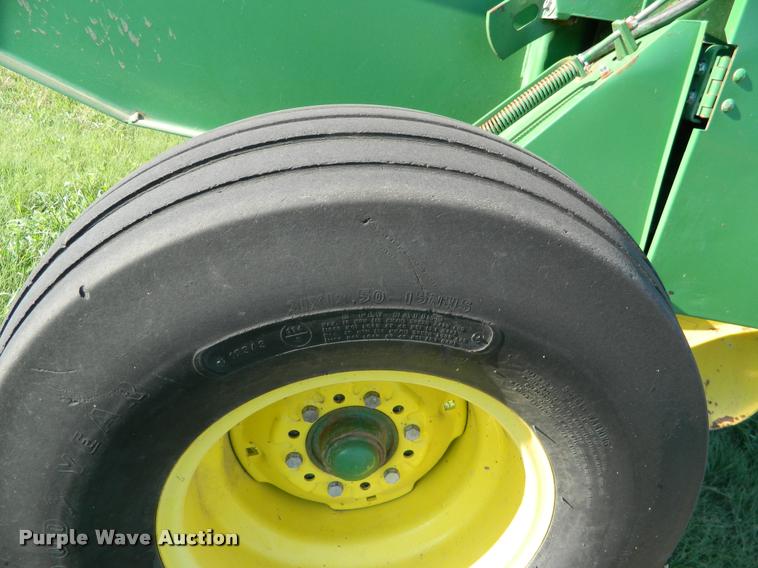 image for item DB1131 1988 John Deere 530 round baler