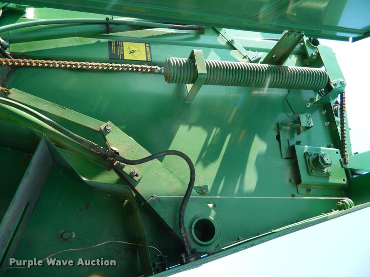 image for item DB1131 1988 John Deere 530 round baler