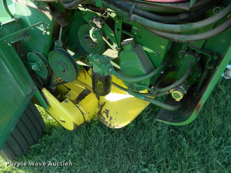 image for item DB1131 1988 John Deere 530 round baler