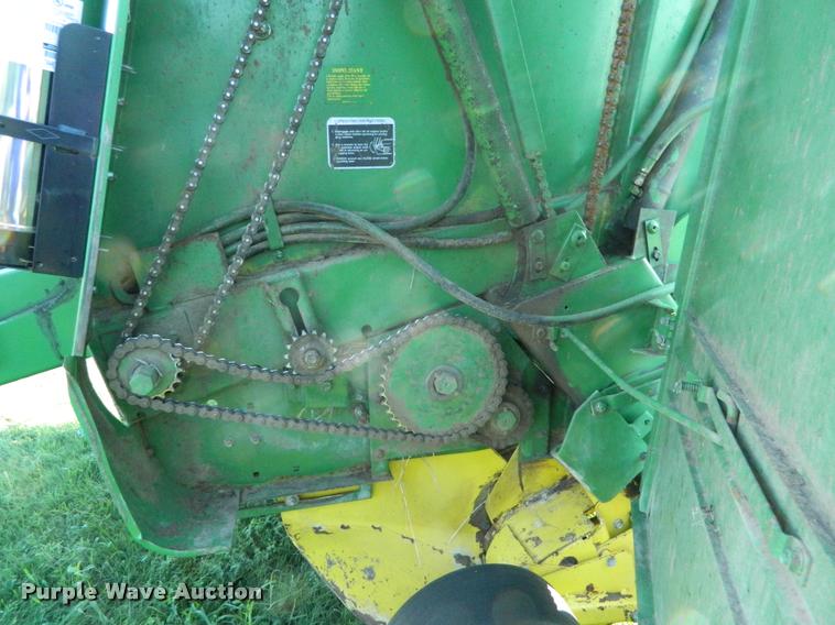 image for item DB1131 1988 John Deere 530 round baler