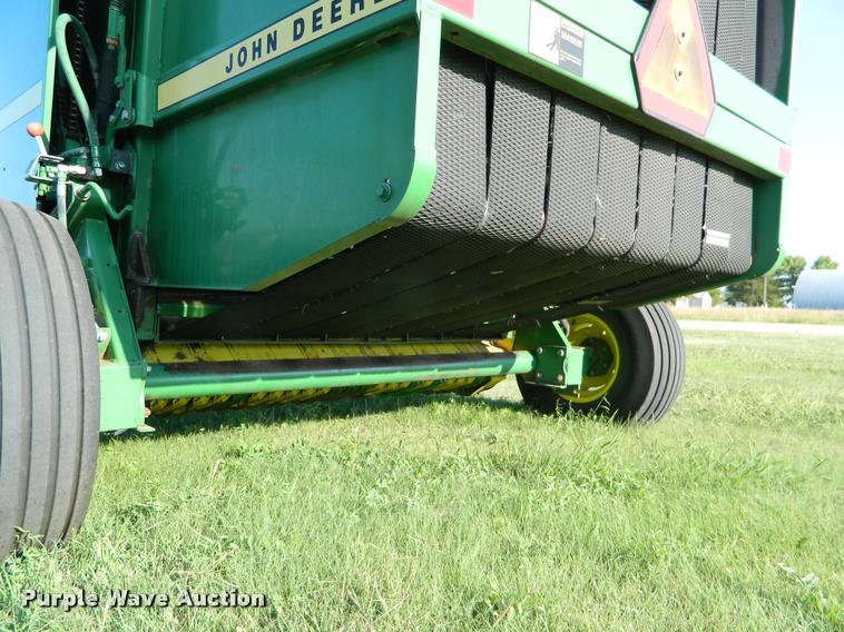 image for item DB1131 1988 John Deere 530 round baler