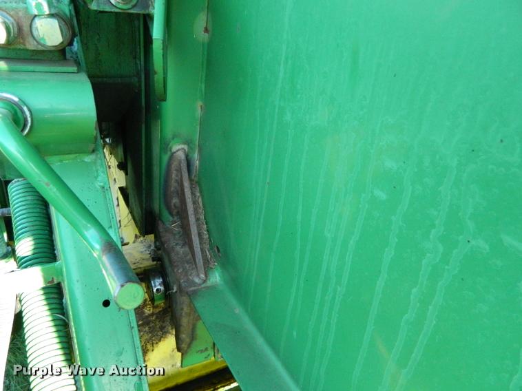 image for item DB1131 1988 John Deere 530 round baler