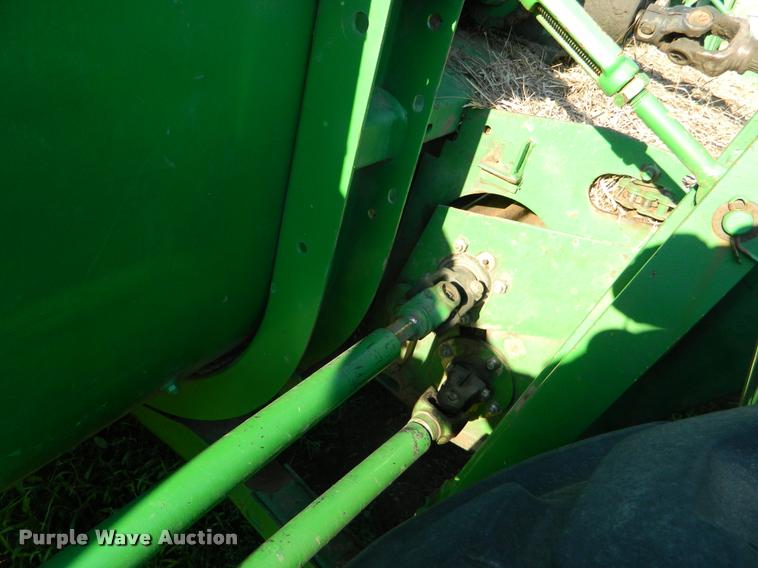 image for item DB1132 1985 John Deere 3830 self-propelled windrower