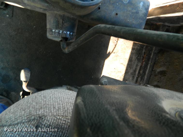 image for item DB1132 1985 John Deere 3830 self-propelled windrower