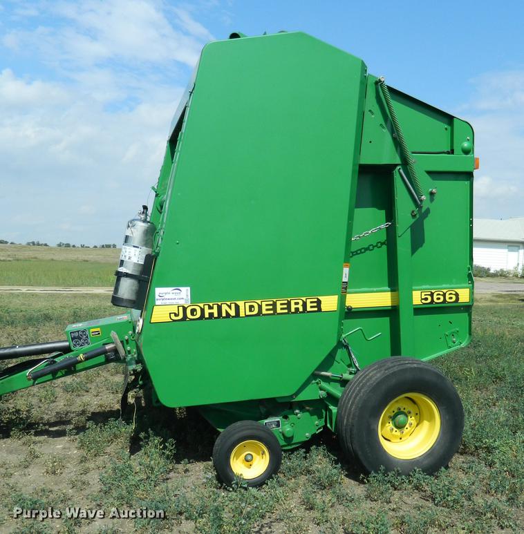 image for item DB1135 1997 John Deere 566 round baler