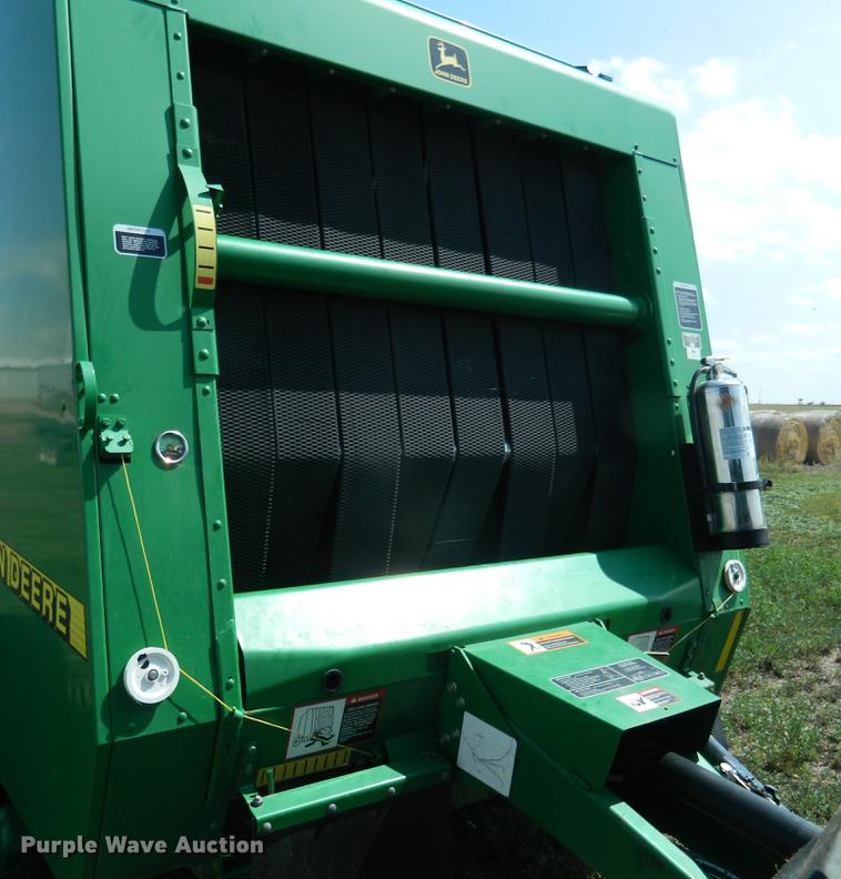 image for item DB1135 1997 John Deere 566 round baler