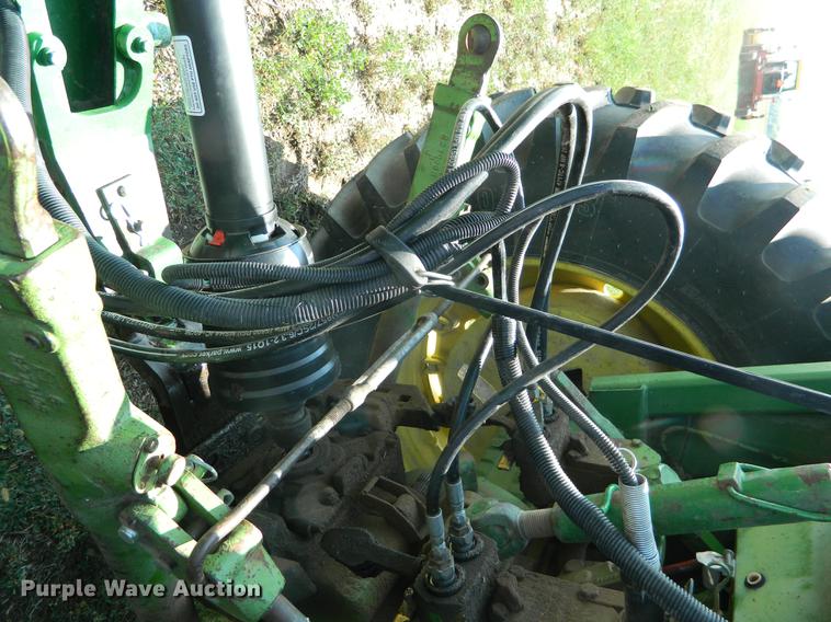 image for item DB1135 1997 John Deere 566 round baler