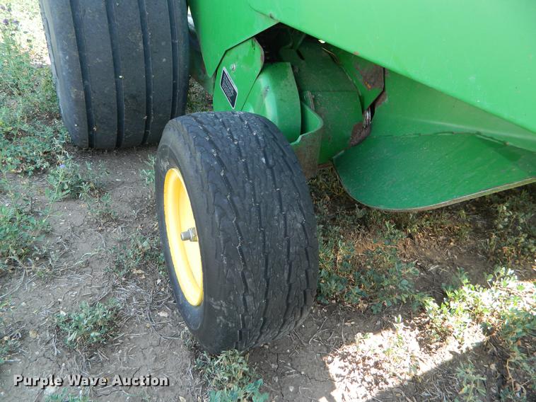 image for item DB1135 1997 John Deere 566 round baler