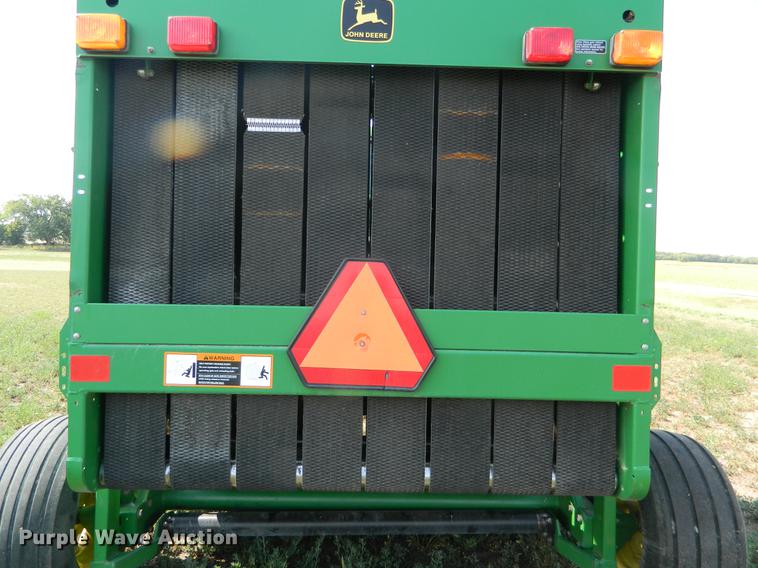 image for item DB1135 1997 John Deere 566 round baler