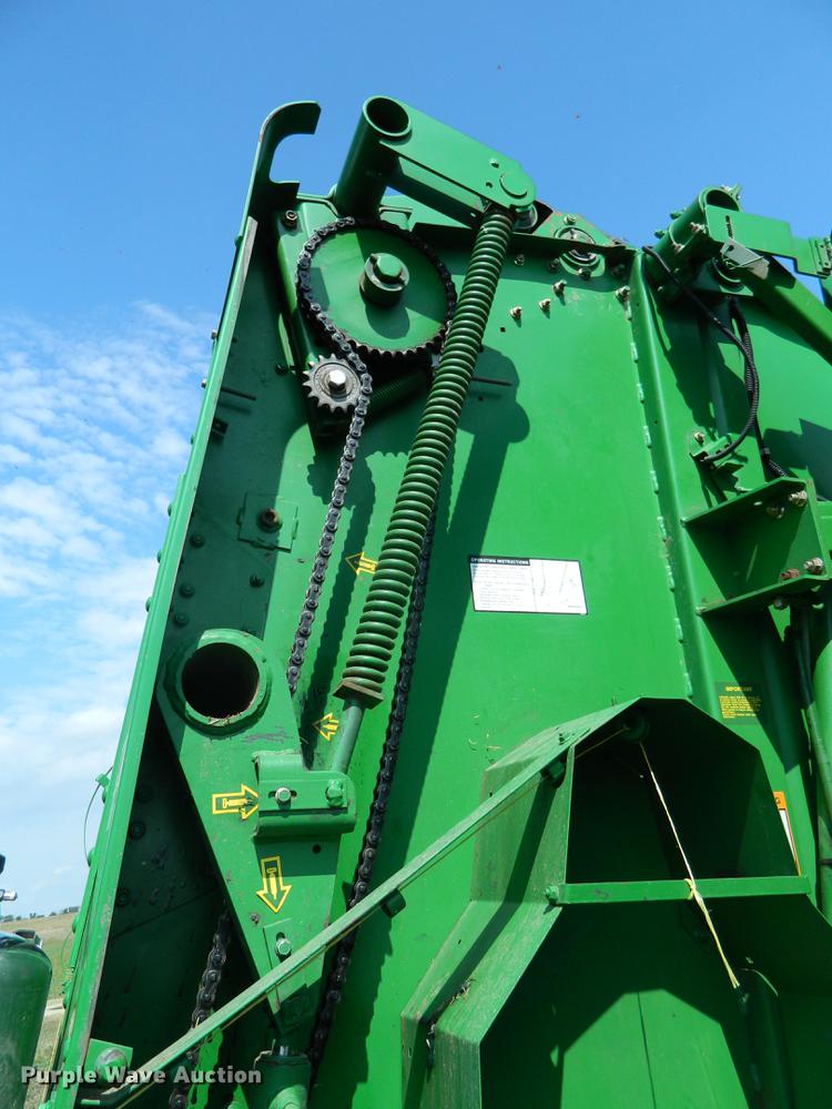 image for item DB1135 1997 John Deere 566 round baler