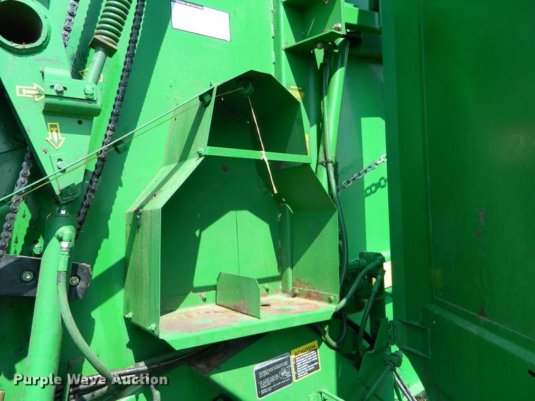 image for item DB1135 1997 John Deere 566 round baler
