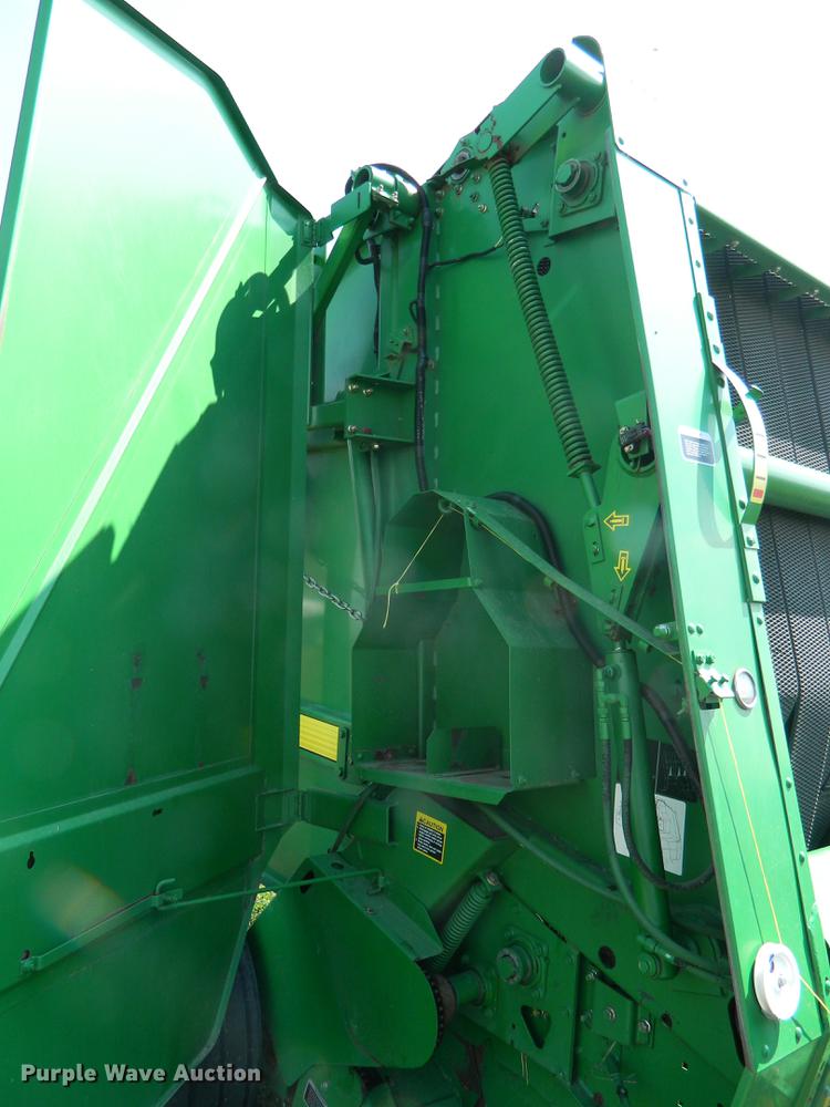 image for item DB1135 1997 John Deere 566 round baler