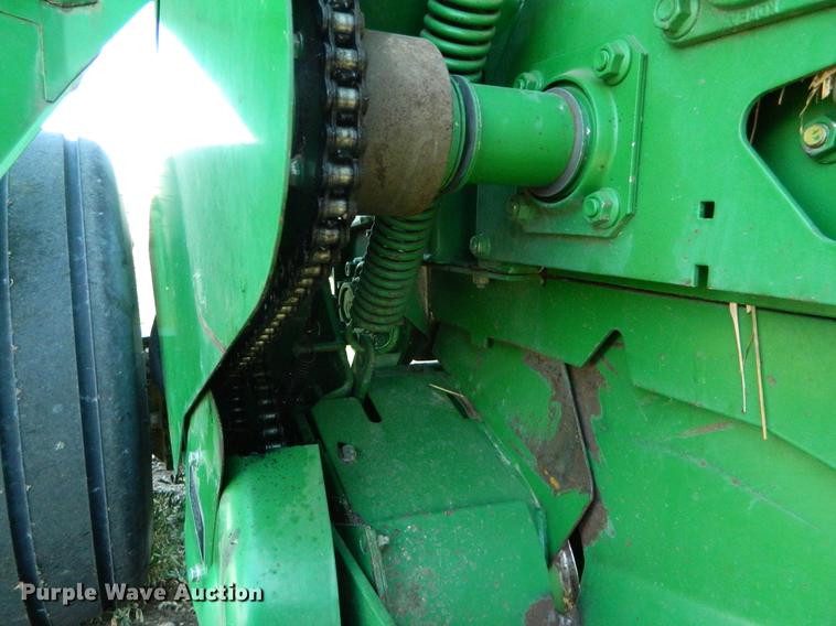 image for item DB1135 1997 John Deere 566 round baler