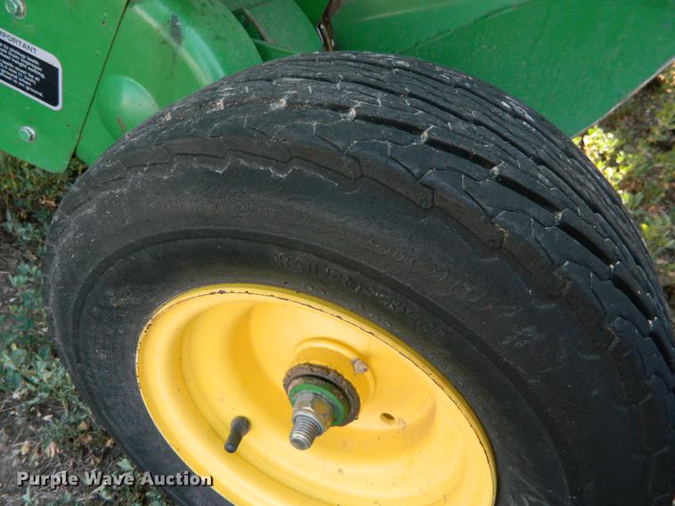 image for item DB1135 1997 John Deere 566 round baler