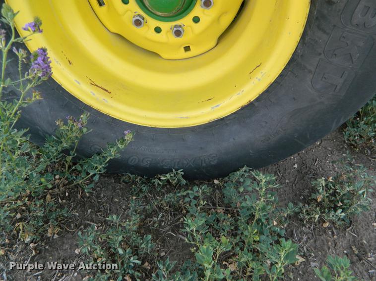 image for item DB1135 1997 John Deere 566 round baler