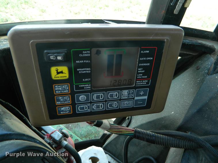 image for item DB1135 1997 John Deere 566 round baler